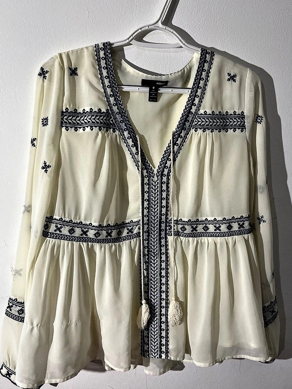 Aqua Embroidered Blouse White & Blue Size Medium